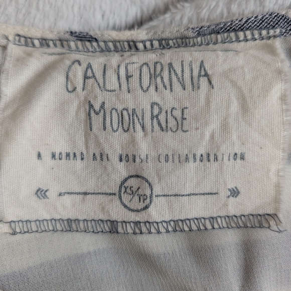 ⭐ California MoonRise Blue and White Striped Dress - Picture 4 of 5